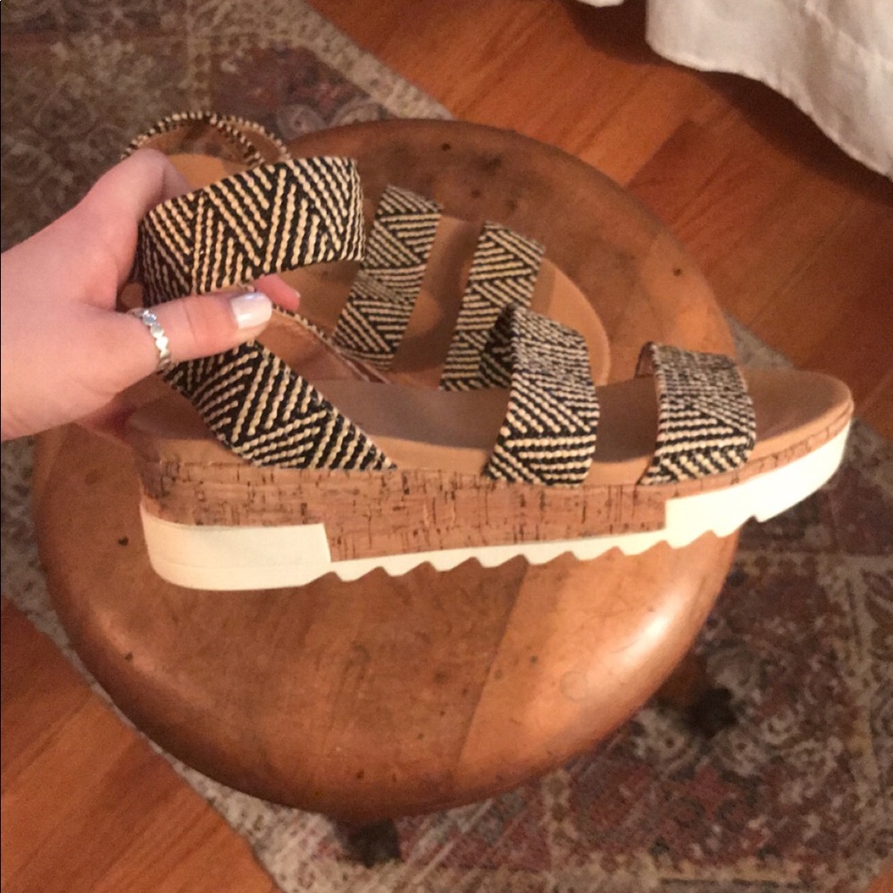 Platform sandals